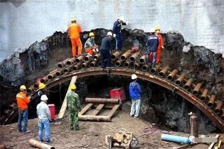 南湖隧道钢花管支护案例